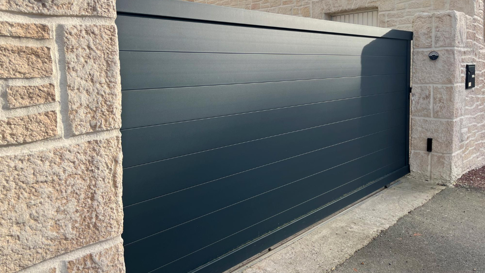 Portails automatiques : comment bien choisir votre motorisation selon votre habitation ?